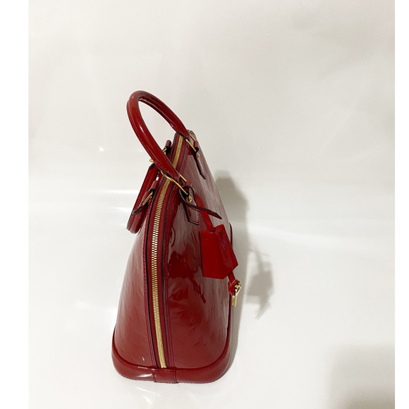 LOUIS VUITTON Monogram Vernis Alma PM Handbag Patent Leather Red. - Picture 4 of 11
